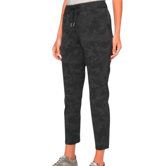 LULULEMON ATHLETICA On The Fly 7/8 Pant Size 6 - Picture 1 of 4